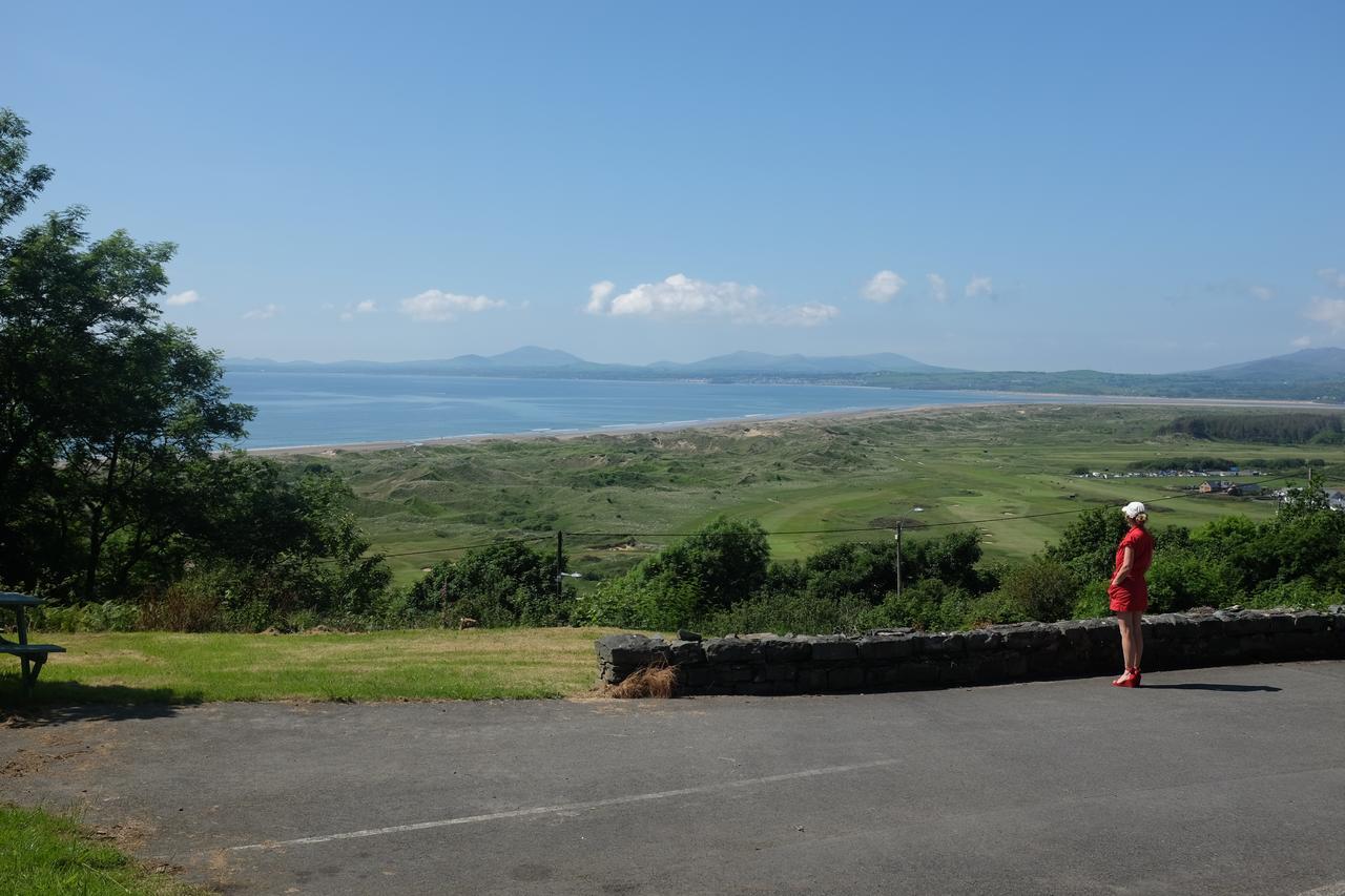 Crown Lodge Harlech Exterior photo